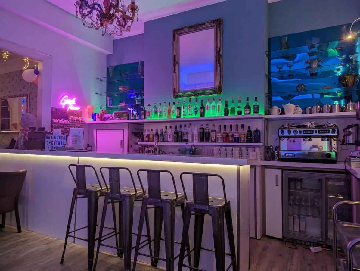 Acqua Y Bar